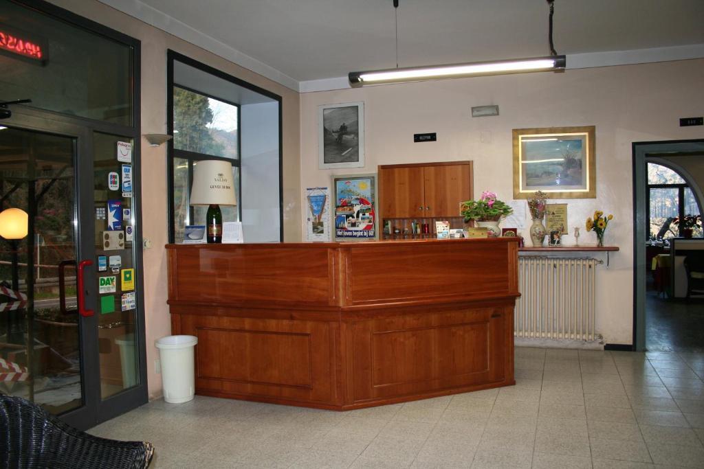 Hotel Olivi Salò Buitenkant foto