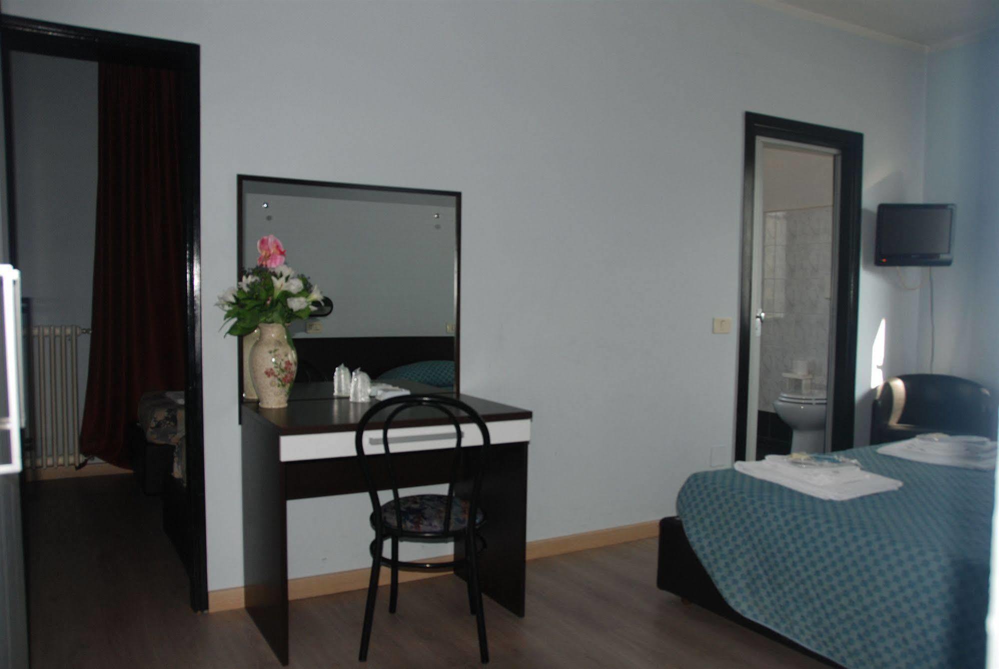 Hotel Olivi Salò Buitenkant foto
