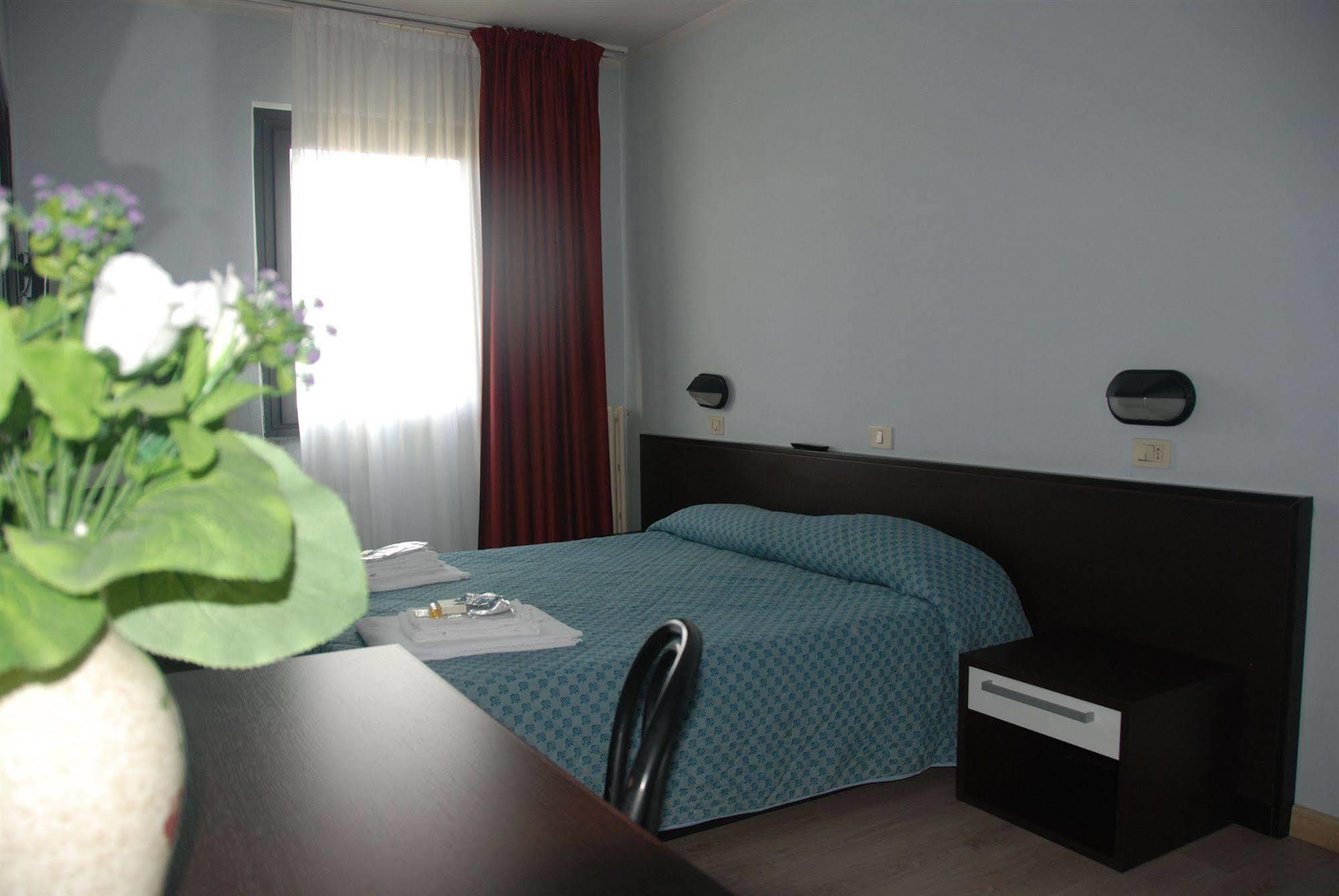 Hotel Olivi Salò Buitenkant foto