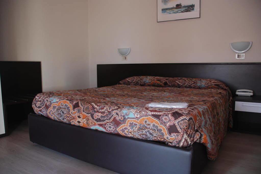 Hotel Olivi Salò Buitenkant foto