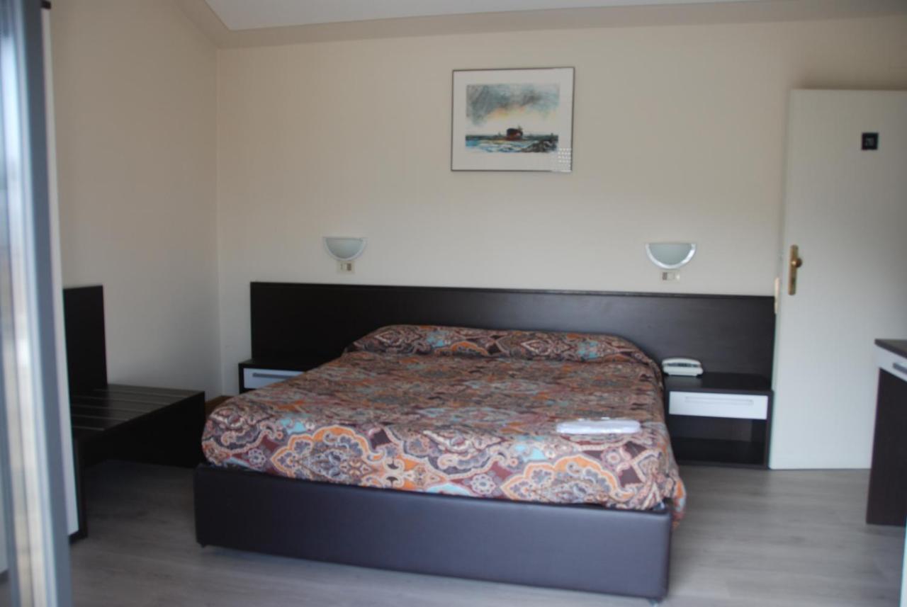 Hotel Olivi Salò Buitenkant foto